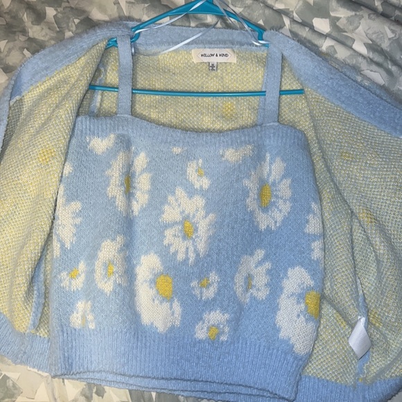 Cute blue knit cardigan and tank top matching set - Picture 2 of 3